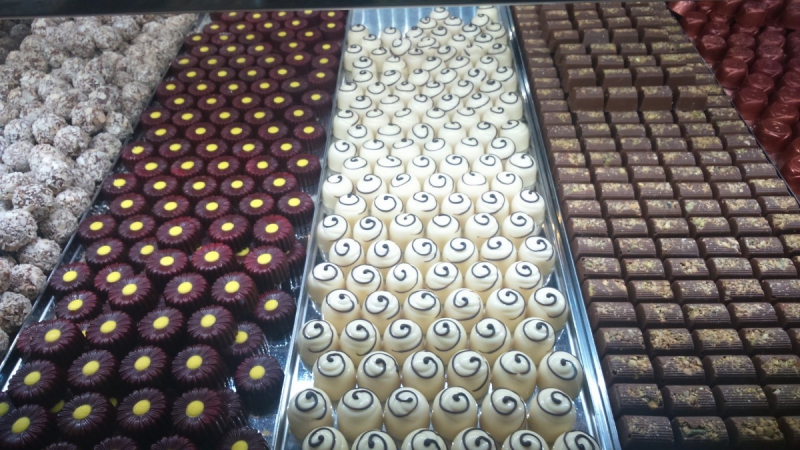 boutique-ST ANTONIN-min_chocolates_milk_chocolate_white_chocolate_truffles_candy_food_treat_cacao-1213769
